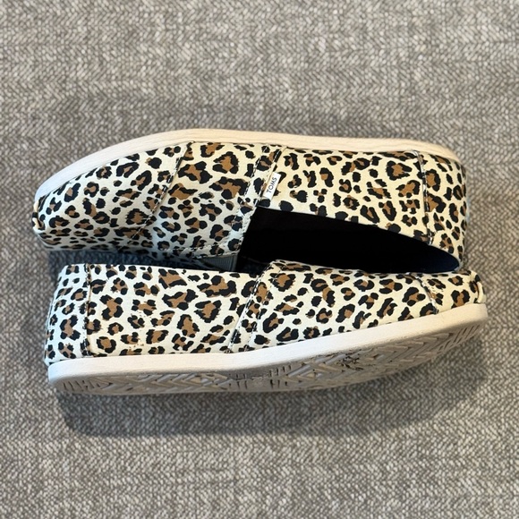 TOMS Leopard Print Women's Shoes - Picture 2 of 6